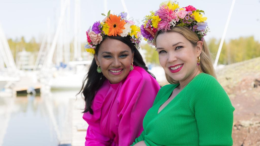 Kesäterassia luotsaavat Haukilahden Helmen terassilta vuoropäivin Antero Mertaranta ja Tuija Pehkonen, jonka juontajaparina nähdään tällä kaudella Susani Mahadura.