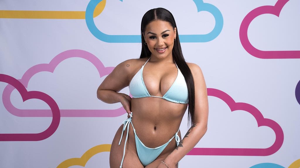 love_island_suomi_kausi_4_mona_01_kuvaaja_jukka_alasaari (1)