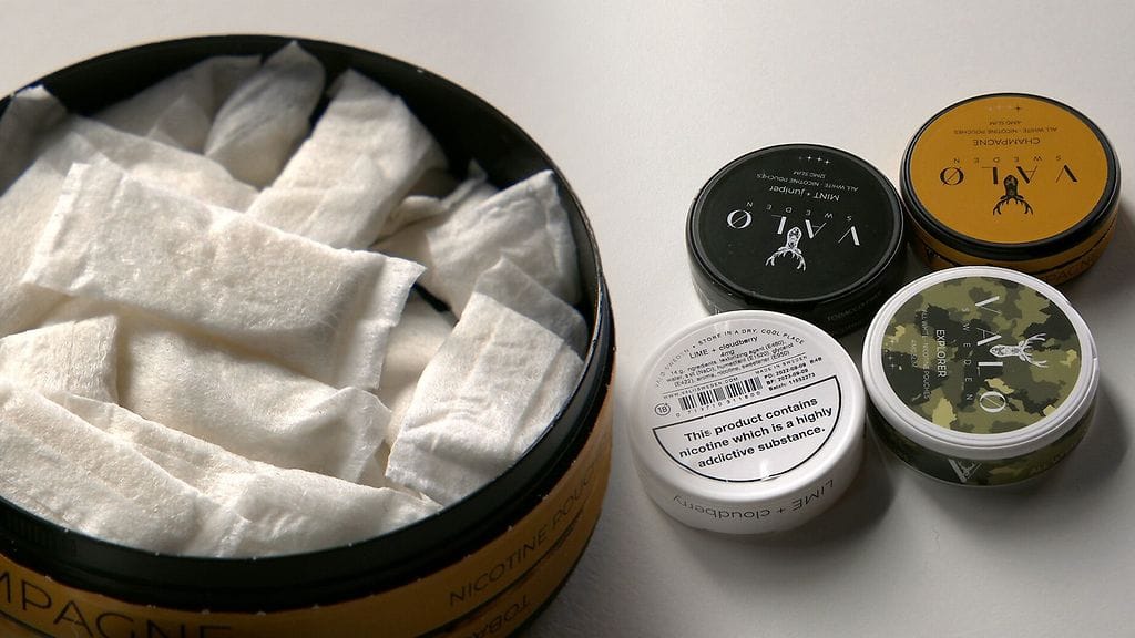 Lähes joka neljäs alle 40-vuotias mies käytti viime vuonna nikotiinipusseja vähintään satunnaisesti.