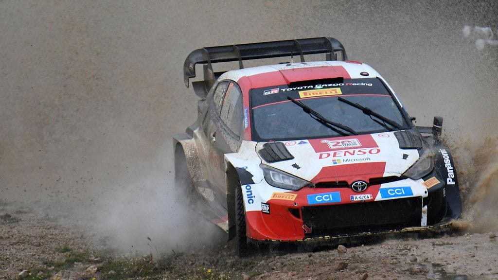 Sebastien Ogierilta valtava ajovirhe – ranskalaiskuskin Toyota liukuu ulos tieltä