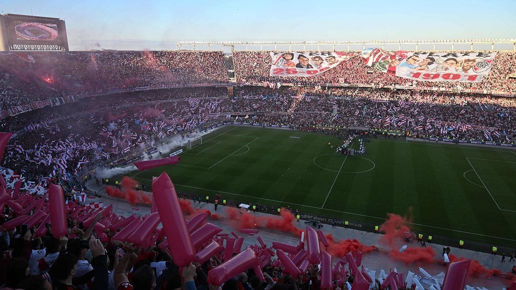 Vuonna 1938 avatulle Estadio Monumentalille mahtuu uusimman remontin jälkeen 83 200 katsojaa.