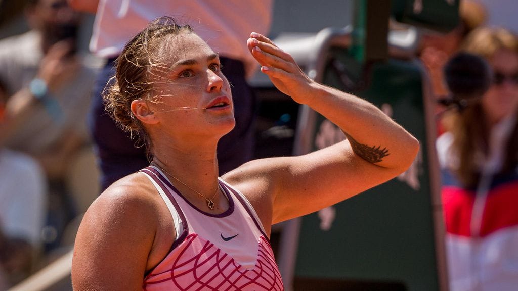 Sabalenka otti kantaa.