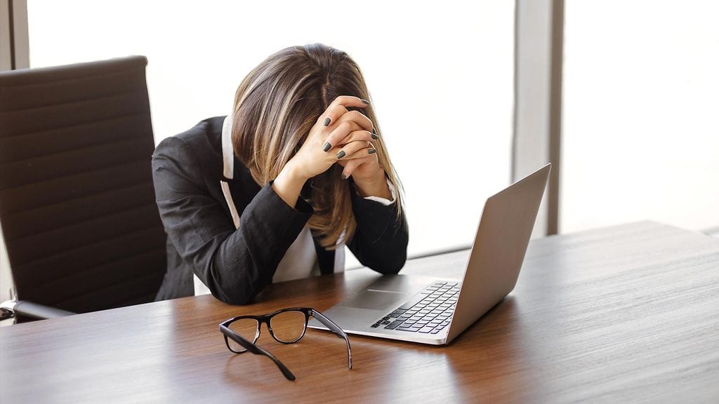 Kuormitus voi liittyä esimerkiksi työn sisältöön, työjärjestelyihin tai työyhteisön sosiaalisten suhteiden ja esihenkilötyön toimivuuteen.