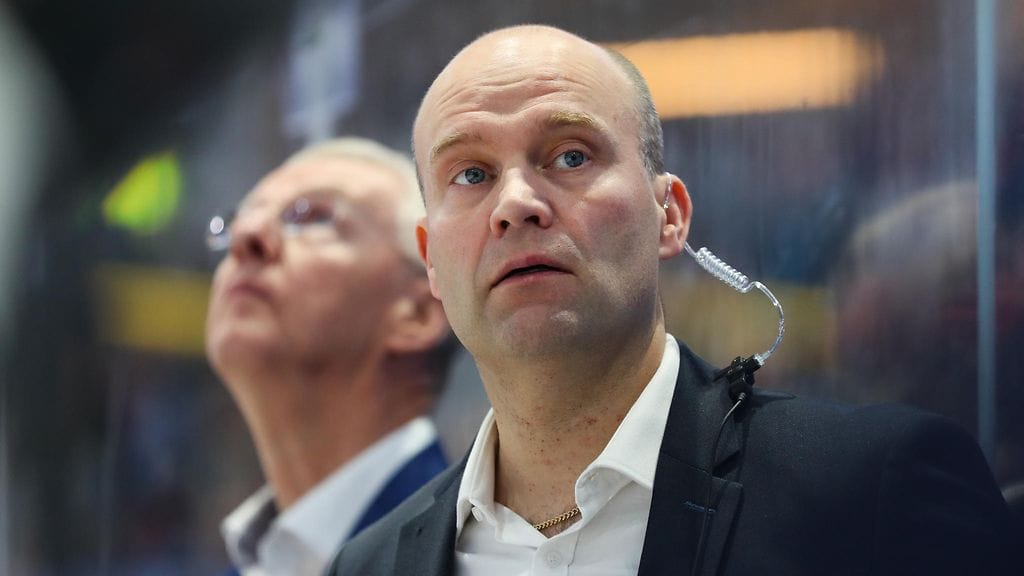 Fredrik Norrena toimi kauden aikana Tshekin valmennusryhmässä videokoutsina.