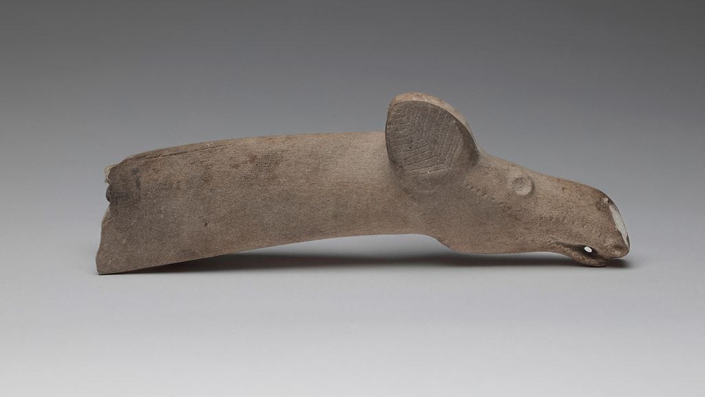 Tällainen hirvenpääkirves Kuusamosta löytyi. Kuva: Museovirasto.