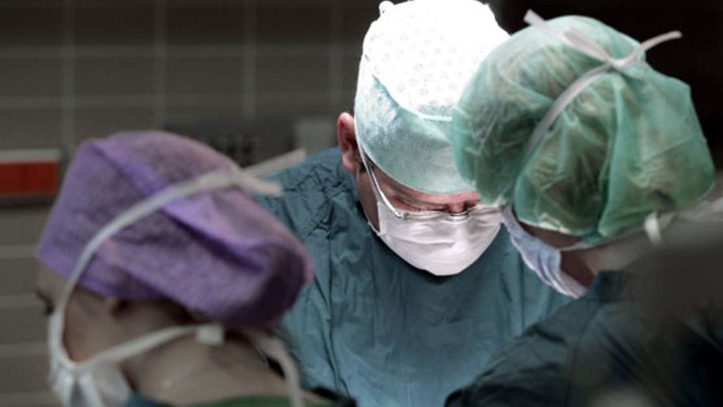 Yhä useampi suomalainen ottaa kirurgian avuksi laihtumiseen.