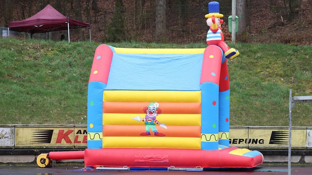 Kuvituskuva pomppulinnasta.