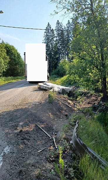 Kuorma-auton lasti levisi tielle Itä-Uudenmaan poliisi