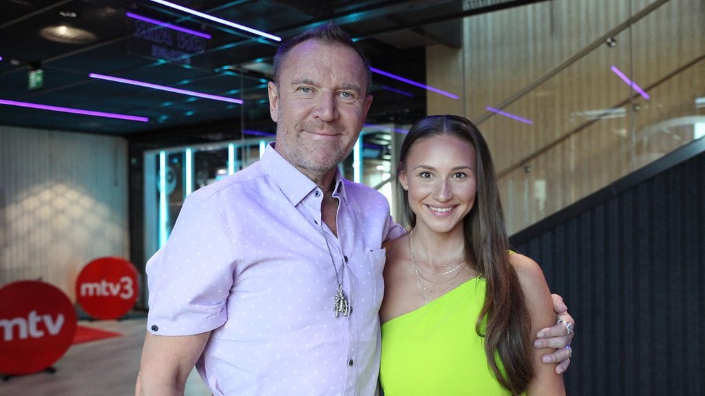 Renny ja Johanna Harlin viettävät aikaa Espanjassa.