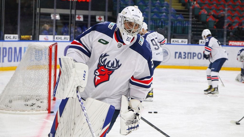 Adam Huska nähtiin kuluneella kaudella KHL:ssä Torpedo Nizhni Novgorodin maalivahtina.
