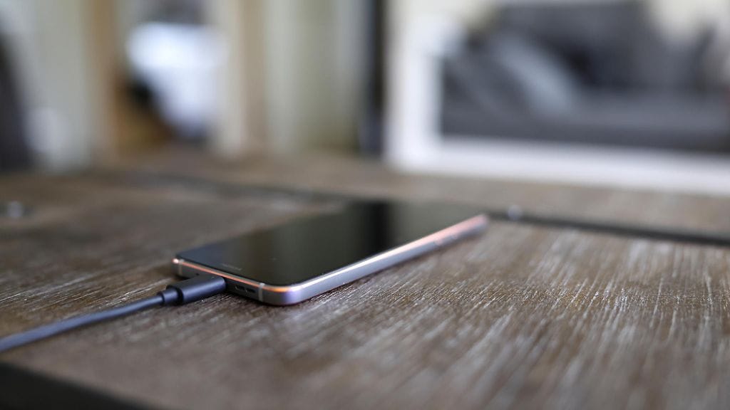 Huomautuksen sai mm. käytettyjä puhelimia myyvä ja puhelinhuoltoja tekevä Fonum. Kuvituskuva.