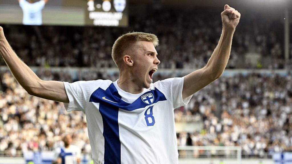 Oliver Antmanin maali kruunasi Huuhkajien upean illan Helsingin Olympiastadionilla.