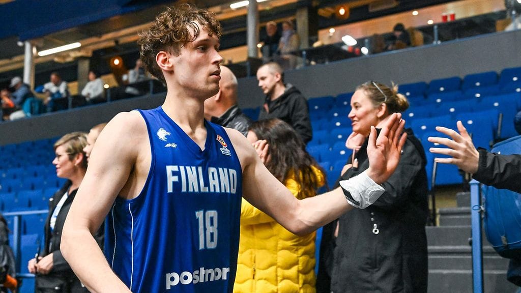 Mikael Jantunen (kuvassa etualalla).