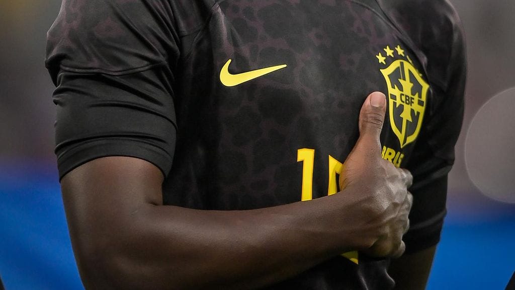 Brasilia nähtiin lauantaina ensi kertaa mustassa pelipaidassa.