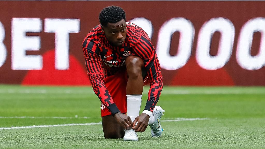 Quincy Promes Spartak Moskovan asussa heinäkuussa 2022.