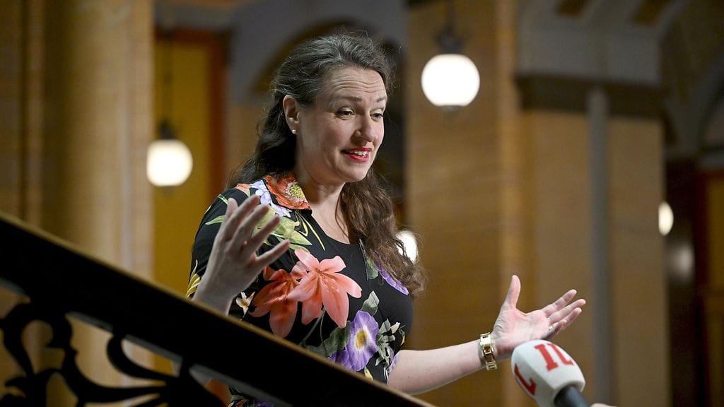 130655603 aNNA-KAISA IKONEN