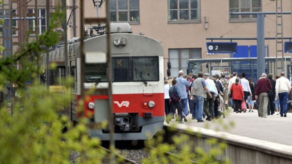 VR:n lähiliikenteen juna Helsingin rautatieasemalla.