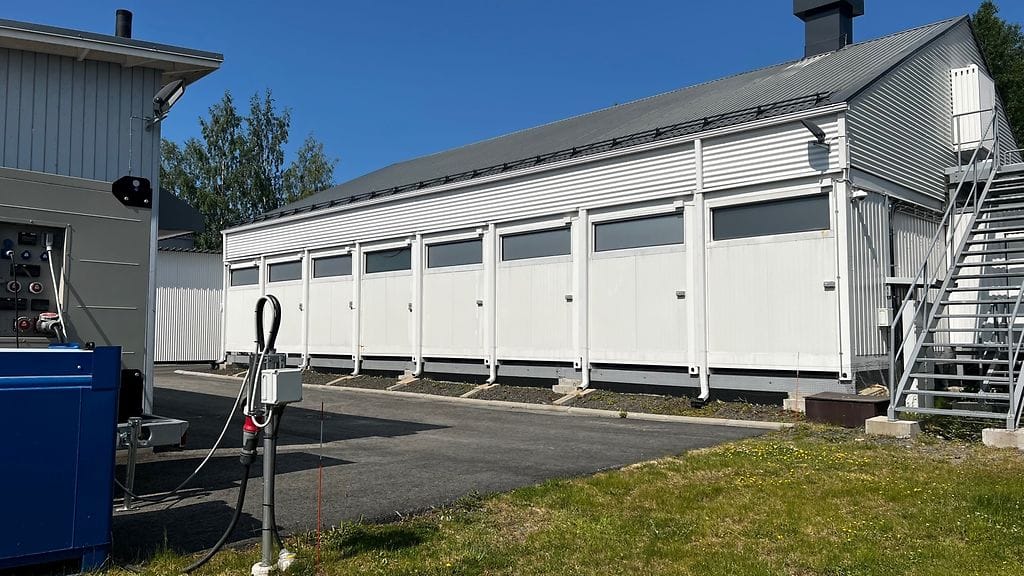 Kaksi ihmistä on kuollut kesäkuussa Oulun poliisilaitoksen putkatiloissa Haukiputaalla.