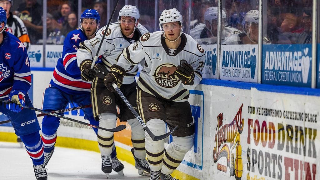 Henrik Borgström (oik.) Hershey Bearsin paidassa AHL:n pudotuspeleissä.