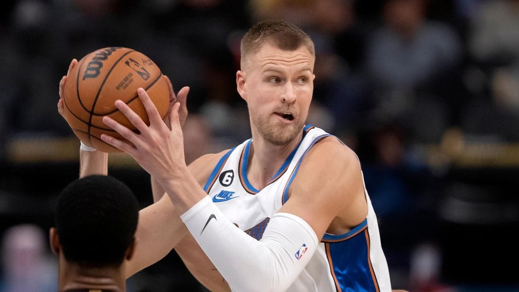 "Yksisarvisenakin" tunnettu Kristaps Porzingis siirtyy Bostoniin suuressa pelaajakaupassa.