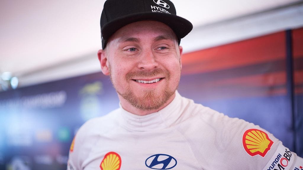 Hups! Esapekka Lapilla lipsahti tv-haastattelussa – "Sinä aiheutat tämän, koska käytät niin rumia sanoja"