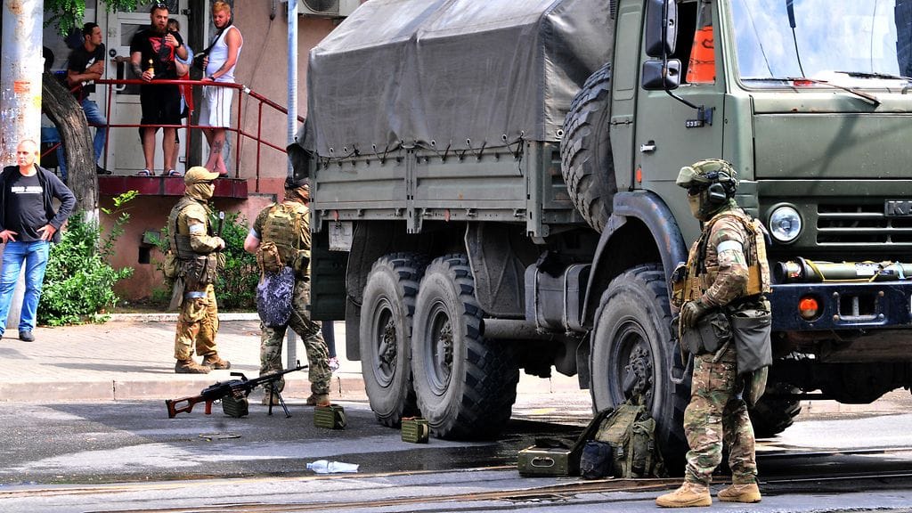 AOP 2406 wagner-joukkoja rostovissa