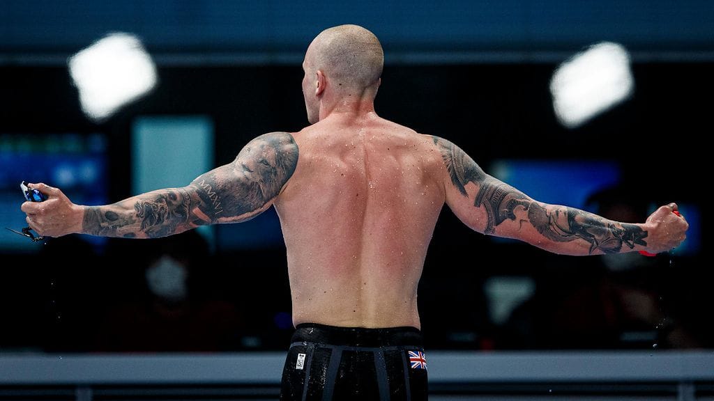 Kolminkertainen olympiavoittaja Adam Peaty avautuu alkoholismista ja uskonnosta, kun paluu altaaseen lähestyy.