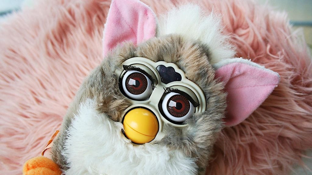 Kansa vaatii tuttua Furbyn ulkonäköä takaisin leluihin. Kuvassa "vanhan mallinen" Furby.