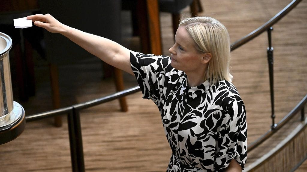 Valtiovarainministeri Riikka Purra (ps.) eduskunnassa 21. kesäkuuta.