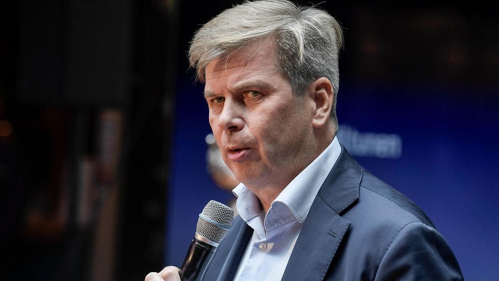 Liigan puheenjohtaja Heikki Hiltunen avaa muutosten aikataulua