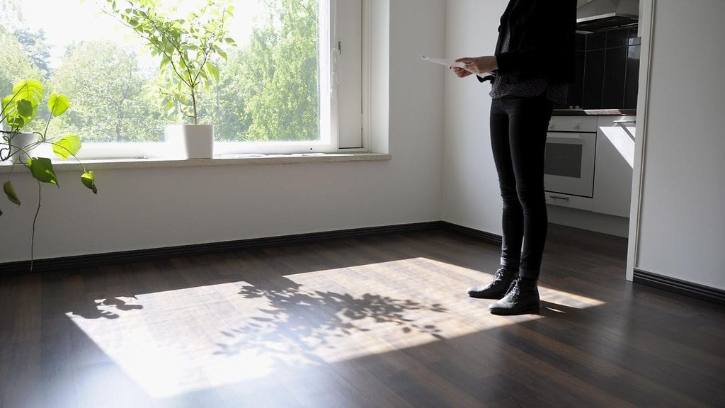 Asuntojen hintojen lasku on jatkunut, koko Suomessa keskimäärin seitsemän prosentin tasolla viime vuoteen verrattuna.