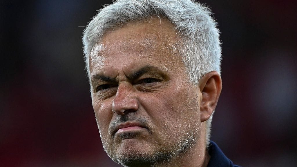 José Mourinho maksaa taas kovaa hintaa sanomisistaan.