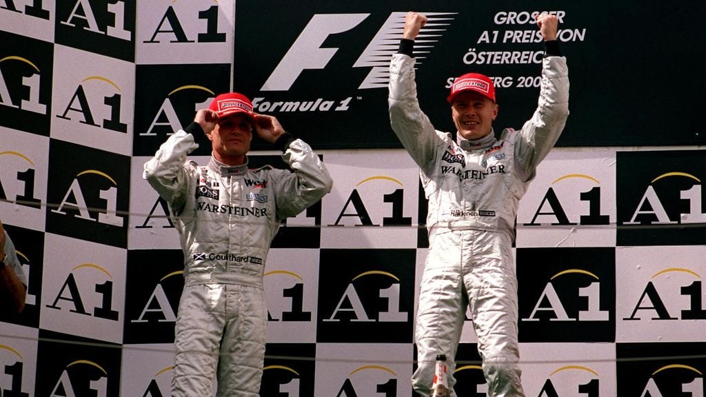 Mika Häkkinen (oik.) ja David Coutlhard toivat McLarenille kaksoisvoiton Itävallassa kesällä 2000.