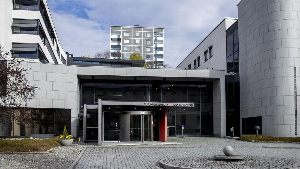 17-vuotias nuori tuomittiin vankeuteen tapon yrityksistä ja pahoinpitelystä.