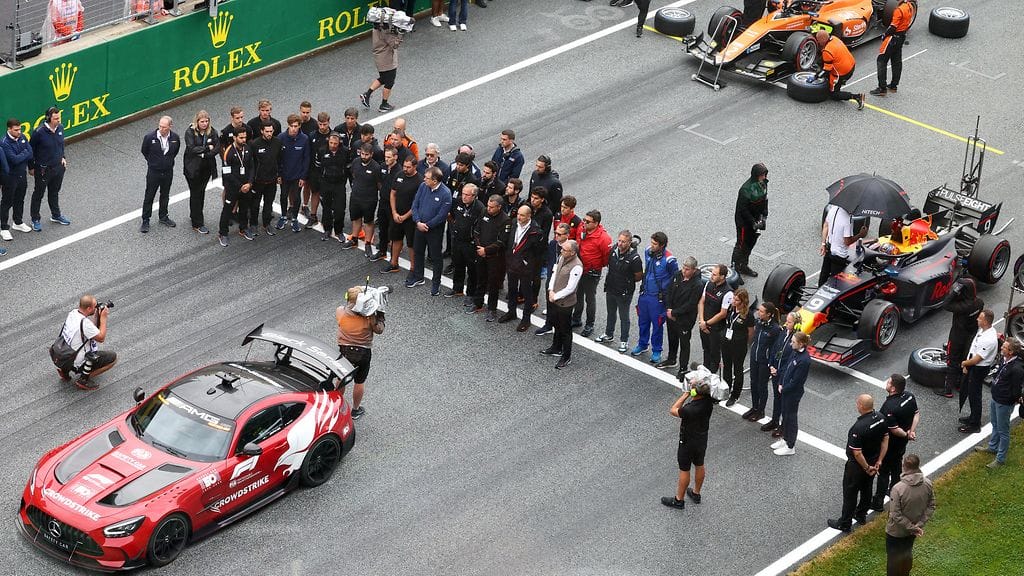 F2-sarjassa vietettiin hiljaista hetkeä Dilano van 't Hoffin muistolle.