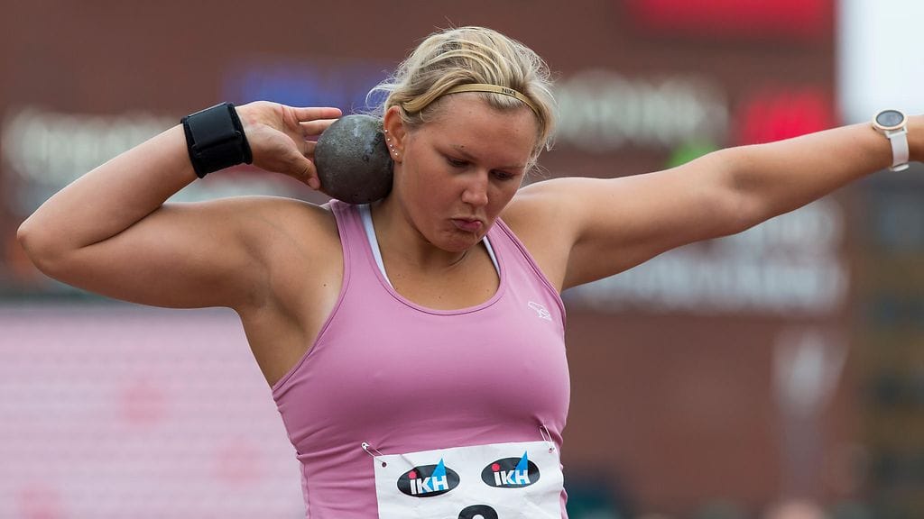 Emilia Kangas (arkistokuvassa) paransi roimasti kuulaennätystään.