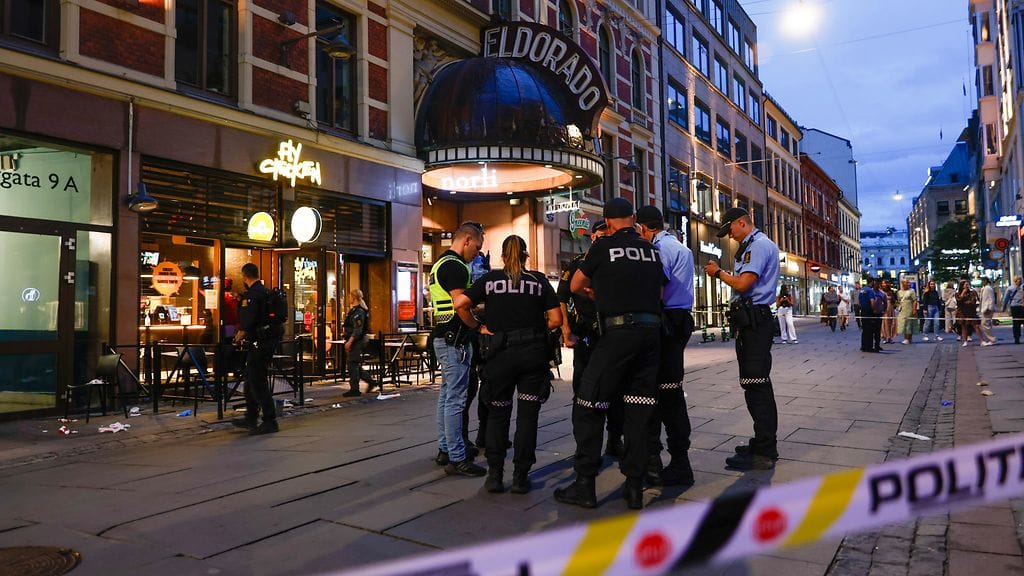 Oslossa lauantaina tapahtuneessa väkivallanteossa epäillyn lisäksi ainakin neljälle ihmiselle syntyi vammoja.