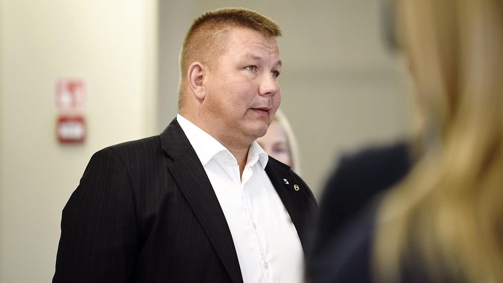 Perussuomalaisten kansanedustaja Juha Mäenpää poistettiin Seinäjoella järjestettäviltä Provinssi-musiikkifestivaaleilta lauantai-iltana.