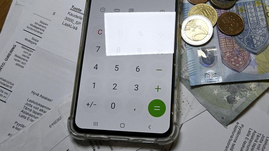 Loppuvuodesta voimaan tullut luottotietolain muutos on lisännyt ihmisten kiinnostusta maksaa velat, joista on jo tullut maksuhäiriömerkintöjä. Kuvituskuva.