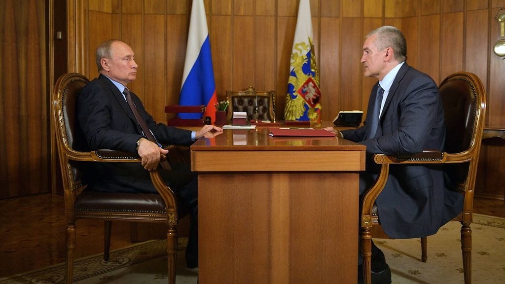 Presidentti Vladimir Putin ja Krimin nukkehallinnon johtaja Sergei Aksjonov.