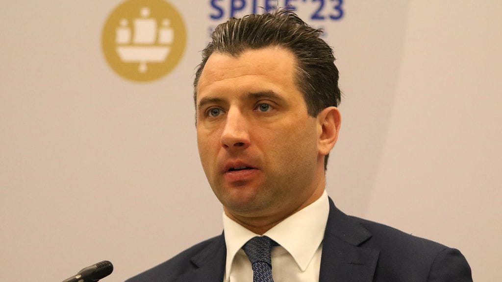 Roman Rotenberg valotti Venäjän yhteistyösuunnitelmia hockey-lajeissa.