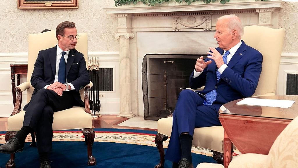 Ruotsin pääministeri Ulf Kristersson (vas.) oli vierailulla Yhdysvalloissa 5. heinäkuuta. Hän tapasi vierailunsa aikana Yhdysvaltain presidentti Joe Bidenin.