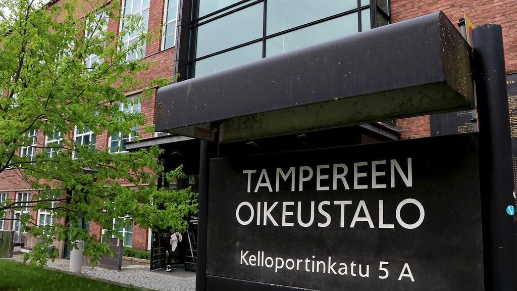 Pirkanmaan käräjäoikeus alkoi tänään käsitellä juttua, jossa syyttäjä vaatii 2004 ja 2005 syntyneille kaveruksille elinkautista vankeutta murhasta.
