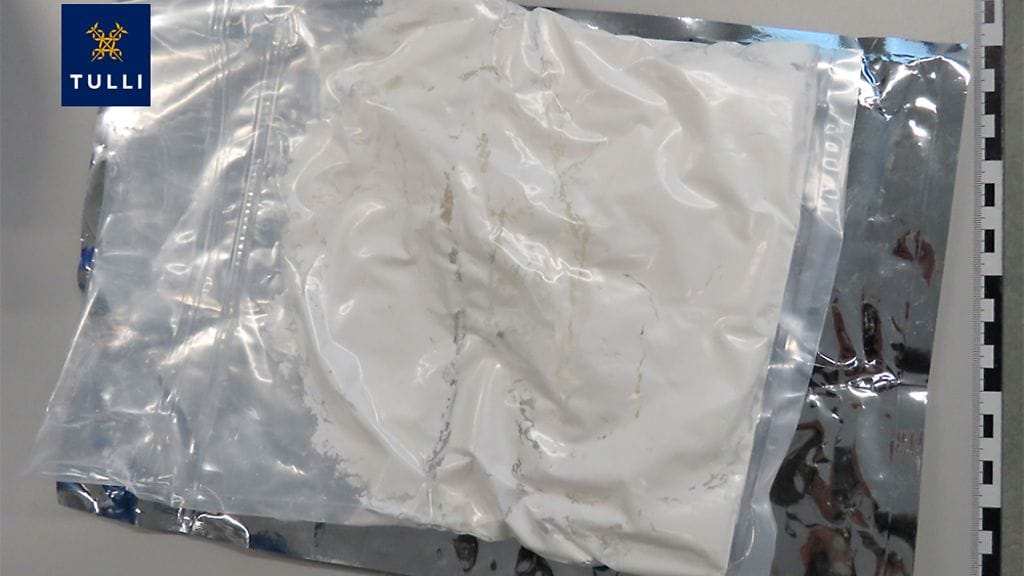 Lelupakkaukseen piilotettua amfetamiinia. Kuva: Tulli.