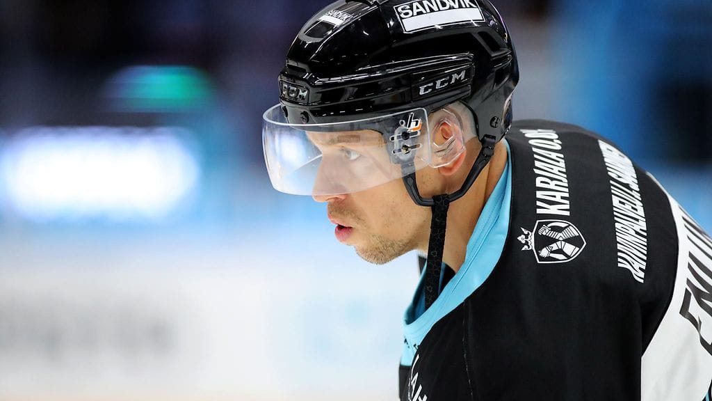 Jonas Enlund jatkaa Pelicansissa vuoden mittaisella jatkosopimuksella.