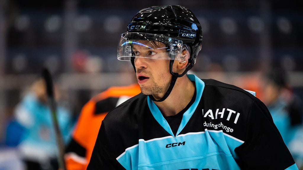 Jonas Enlundin kausi Pelicansissa jäi puoleenväliin loukkaantumisen takia.