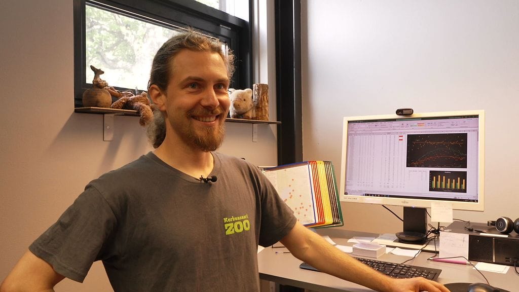 Villieläinsairaala hätäpuhelin kansikuva