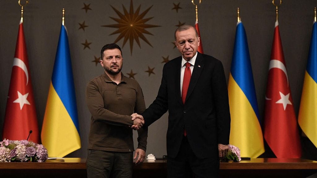 Ukrainan presidentti Volodymyr Zelenskyi tapasi presidentti Erdoganin myöhään perjantaina Istanbulissa.