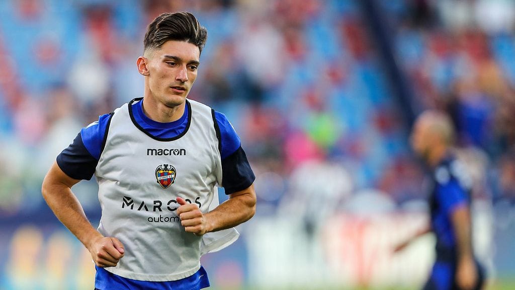 Pepelu suututti Levante-fanit siirtymällä paikallisvastustaja Valencian paitaan.