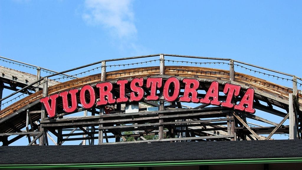 Vuoristorata on kyydinnyt huvipuistokävijöitä vuodesta 1951 asti.